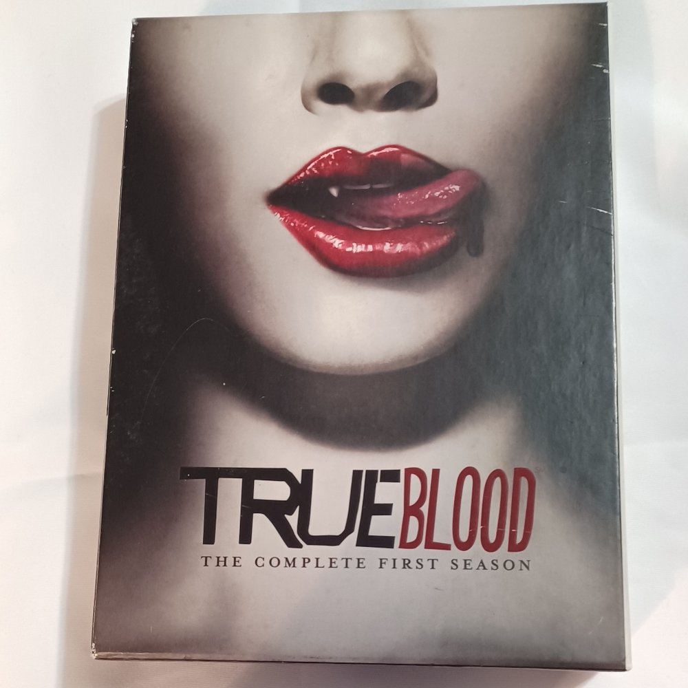 TRUE BLOOD THE COMPLETE FIRST SEASON
